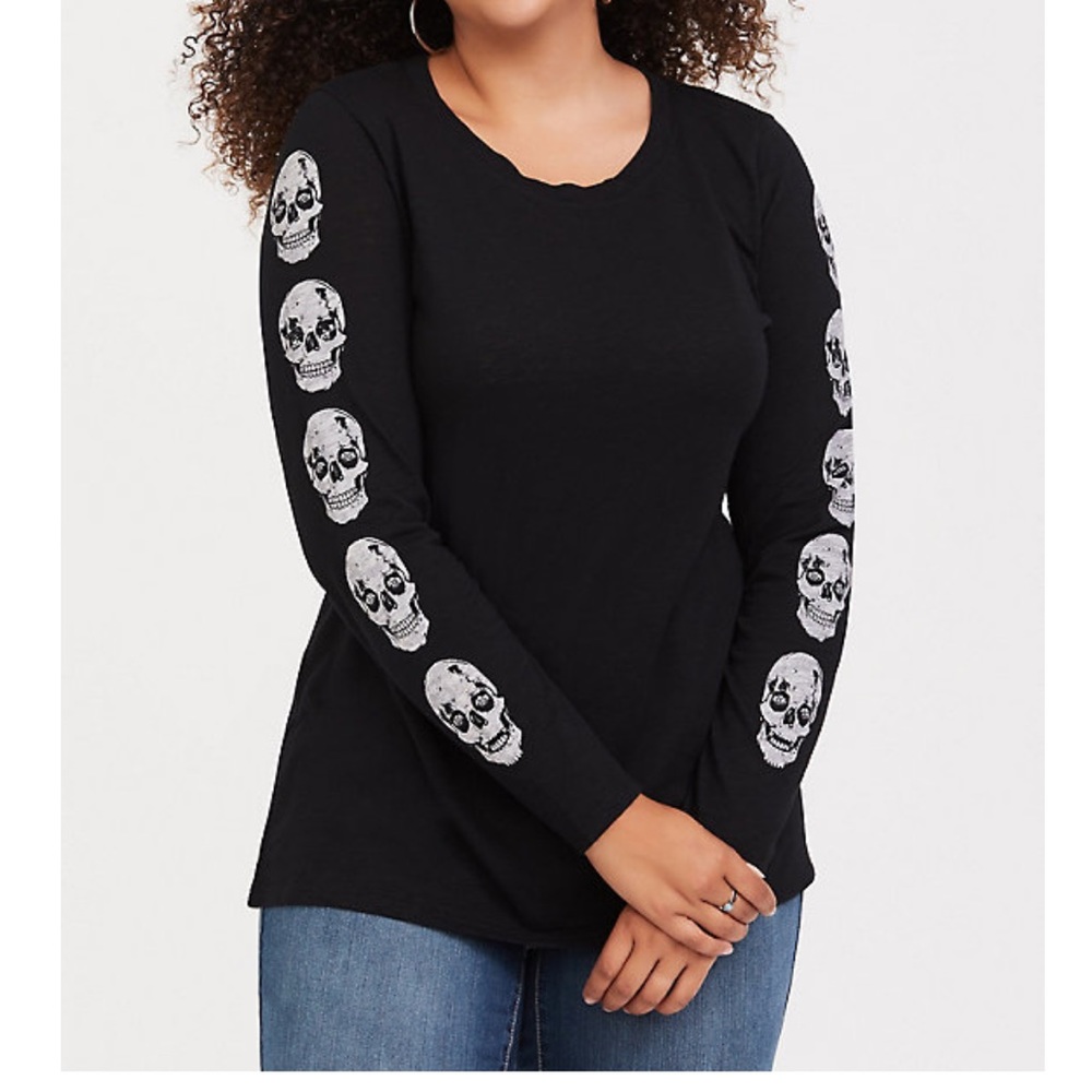 BLACK KNIT SKULL SLEEVE SLIM FIT TEE